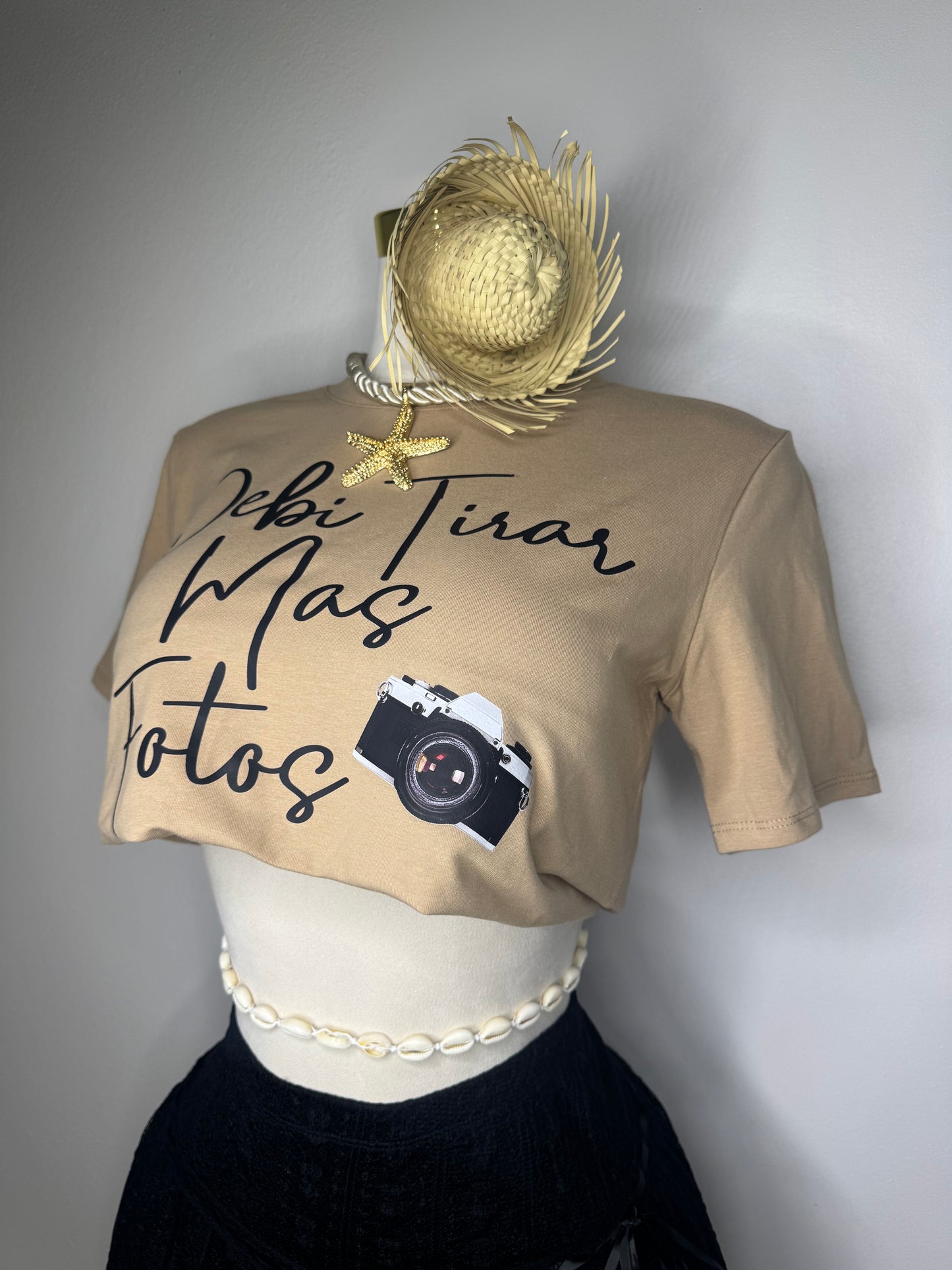 Debí Tirar Más Fotos In Beige