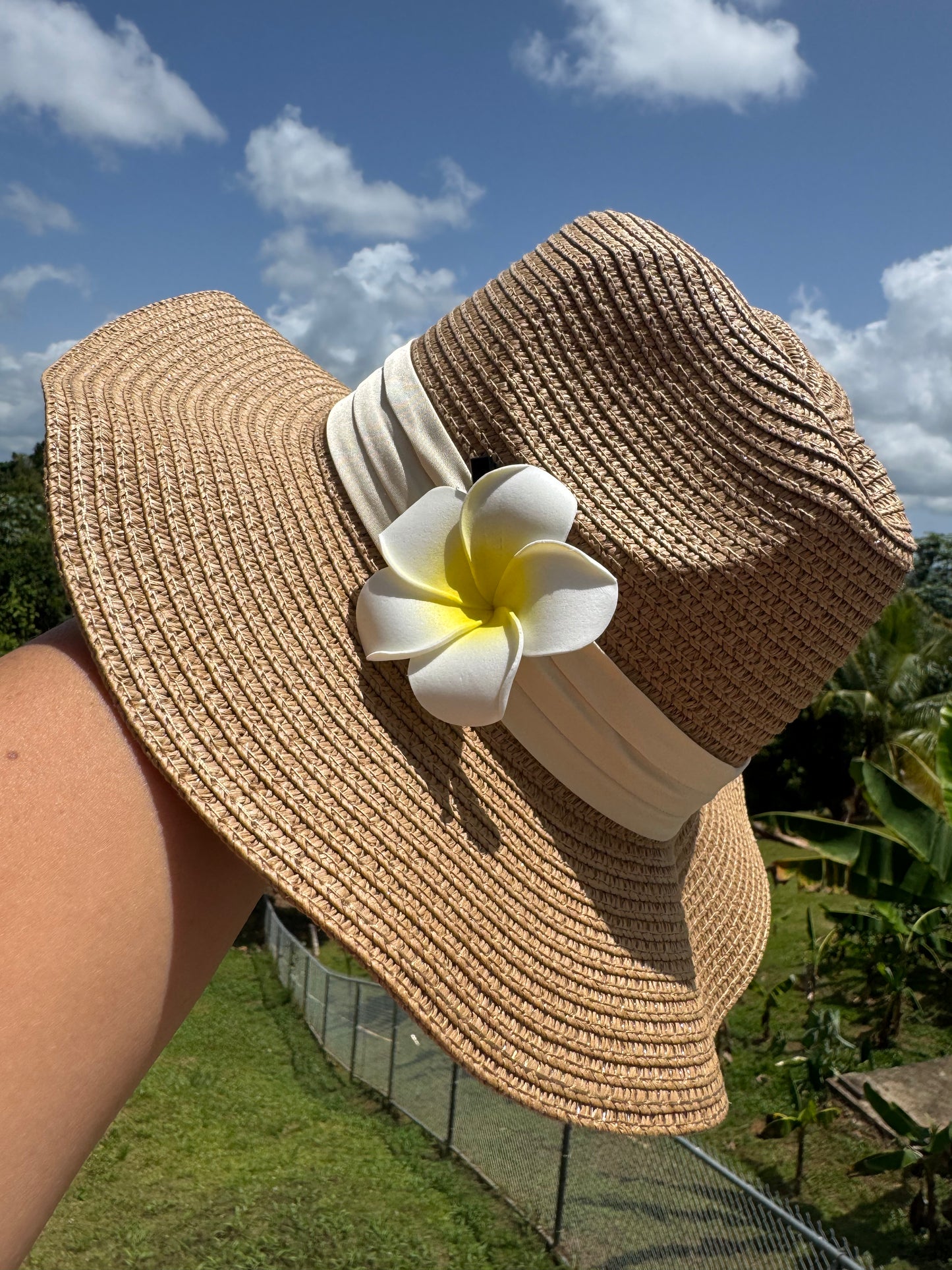 Verano Hat in Ivory with Hair Pin
