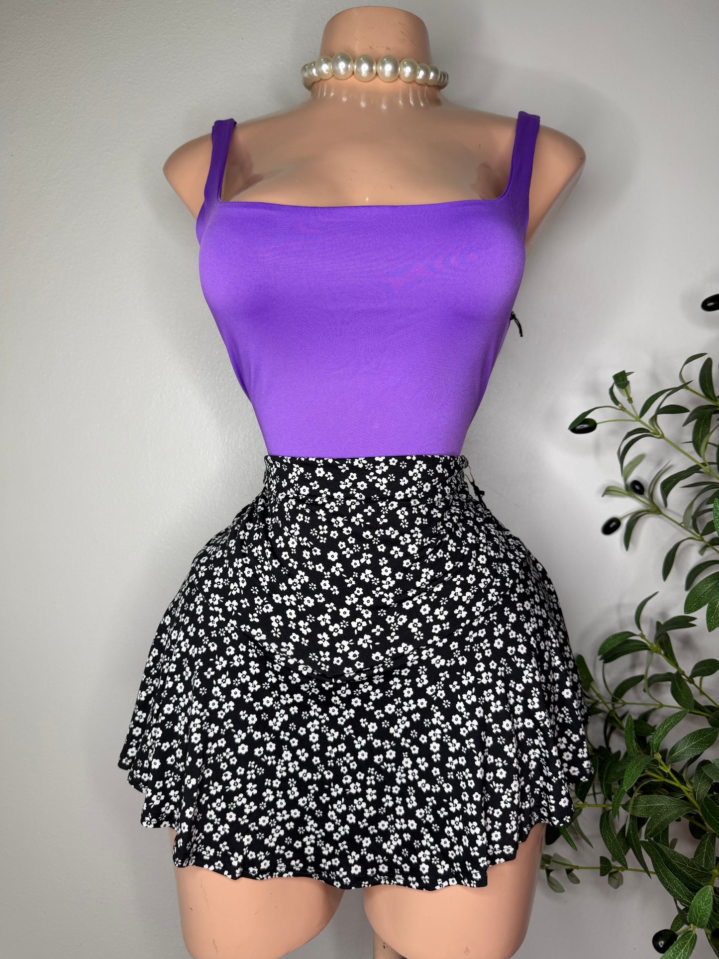 Tiny Flowers Skort in black