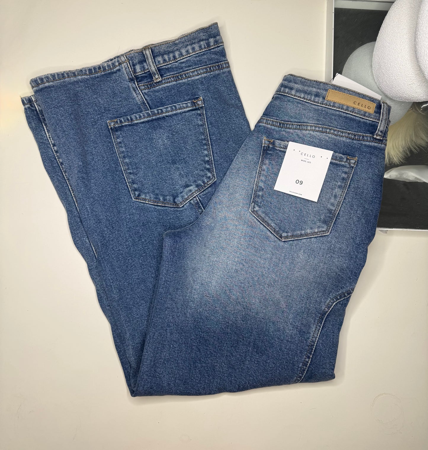 Cello Upside Down Wide Jeans (un solo color)