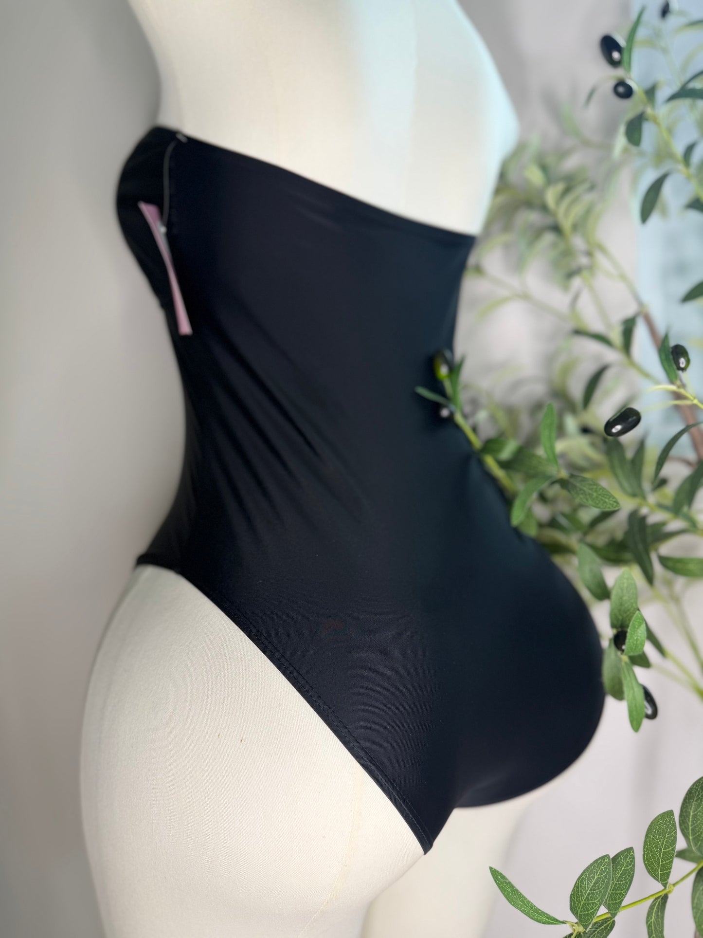 Black Minimalista Swimwear