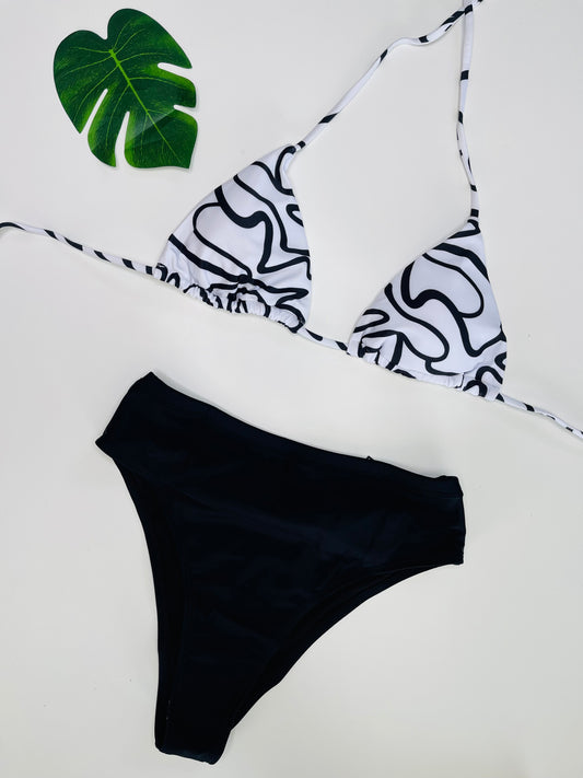 Abstract High Waisted Bikini 🖤🤍