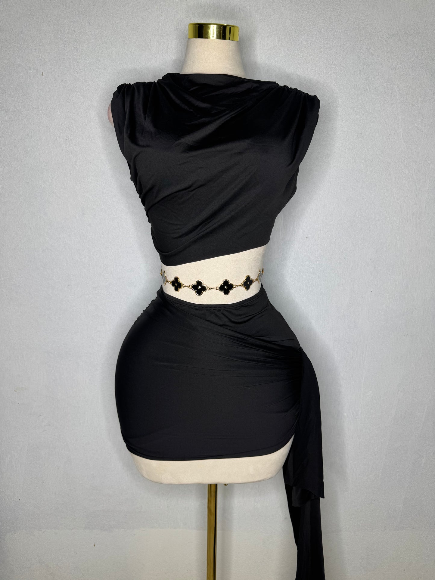 Elegant Set on Black