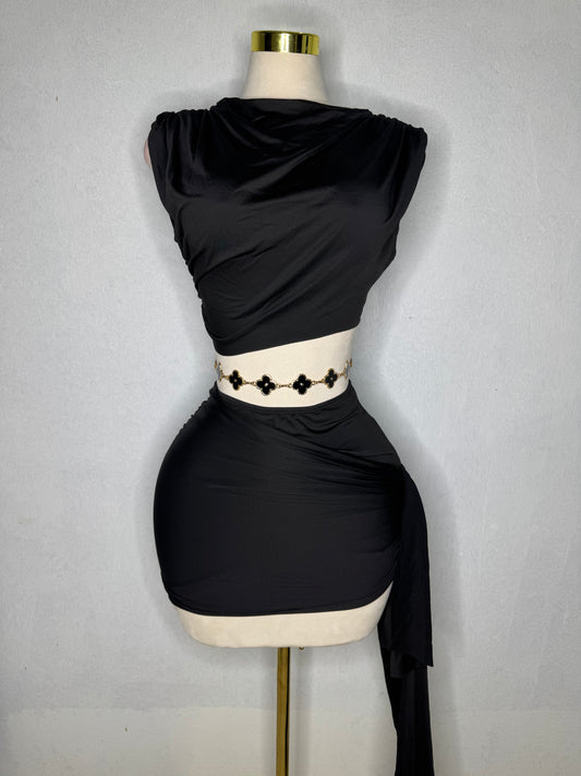 Elegant Set on Black