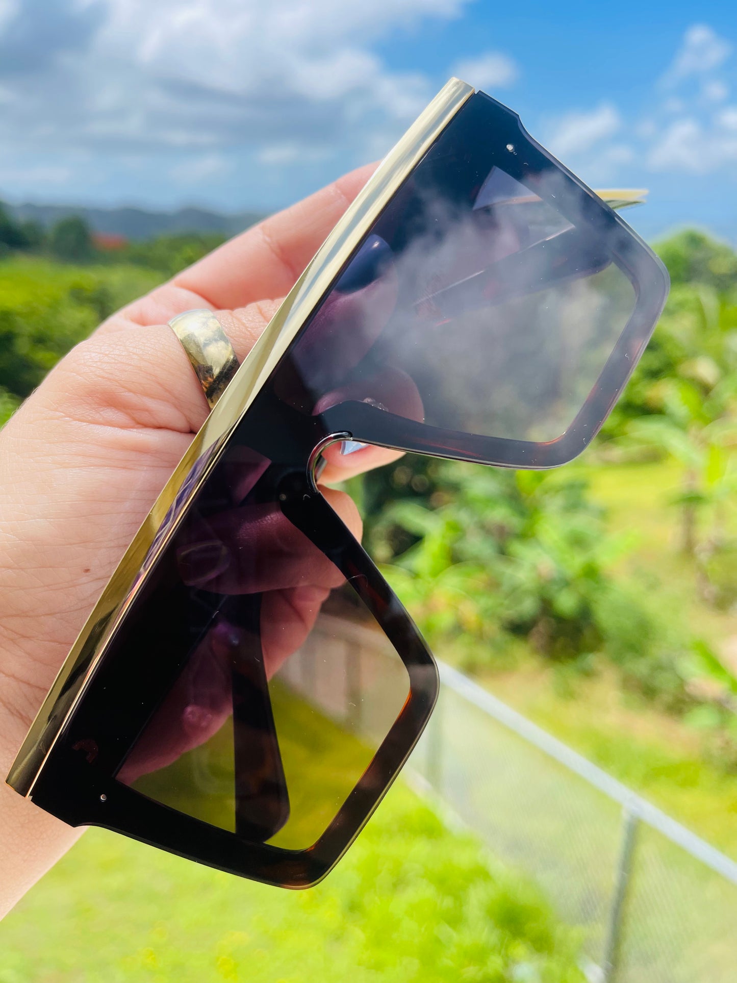 Gold Top Sunglasses 😎